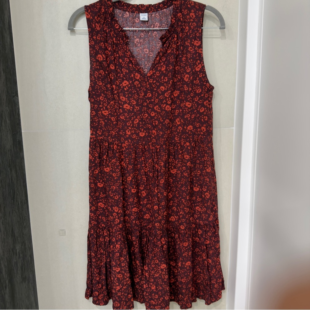 Old Navy Sleeveless V-Neck Mini Dress in Burgundy Floral